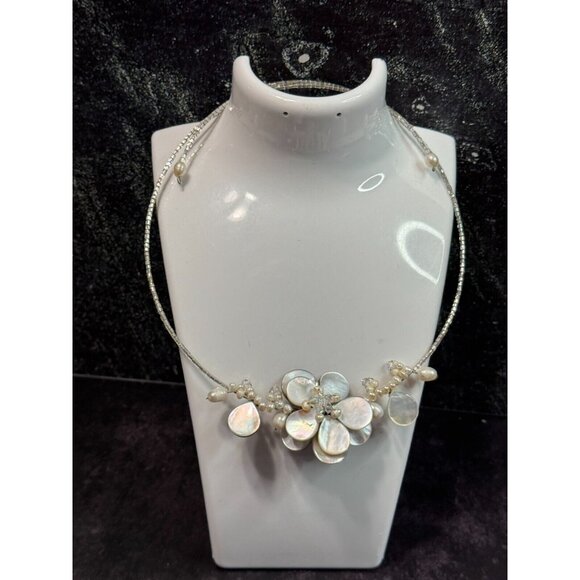 Gray Mother of Pearl Flower Freshwater Pearl Glass Beaded Flexable Strand - Picture 3 of 7